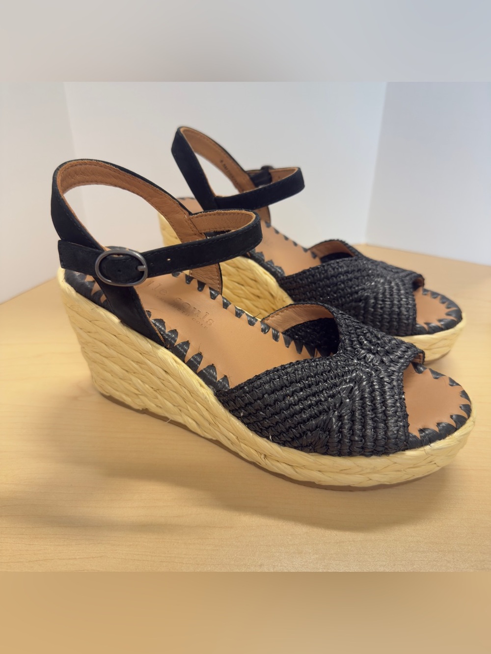 Gentle Souls by Kenneth Cole Nomi Black Raffia Espadrille Wedge Sandals Size 6.5